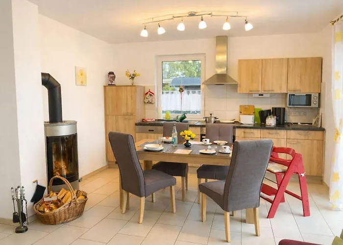 Doppelferienhaus Am & Wald 아파트 크라코프암지